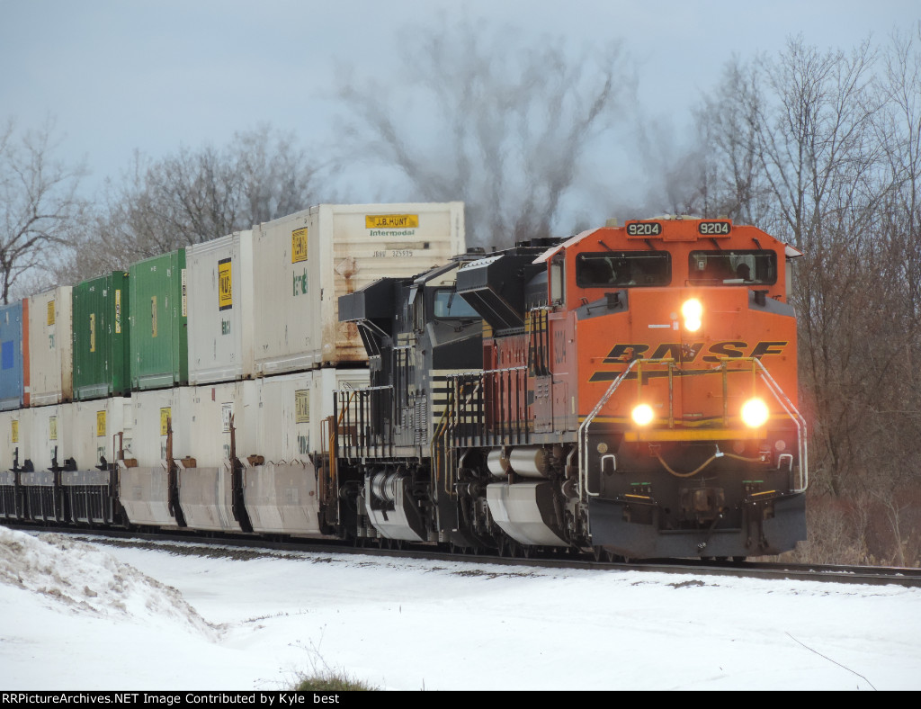 BNSF 9204 on 264